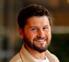 La nuit du 3 au 4 juin a viré, Christophe Beaugrand et son conjoint Ghislain ont été victimes d'une violente tentative de cambriolage. L'intrusion s'est déroulée au sein de leur domicile familial vers 4h du matin, et impliquerait deux cambrioleurs armés. Le célèbre animateur du PAF et son mari ont été frappés à coups de clubs de golf.