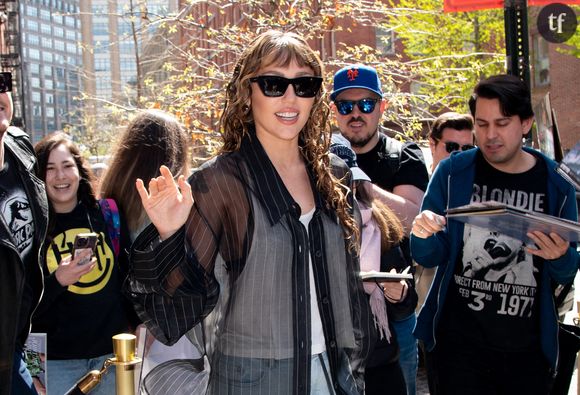 “J’ai tout perdu” : Miley Cyrus victime de bodyshaming dévoile tous ses traumas dans le podcast Reclaiming with Monica Lewinsky