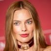 "Est-ce que son mari est d'accord ?" : Margot Robbie époustouflante à Paris, les trolls sexistes ne la ratent pas