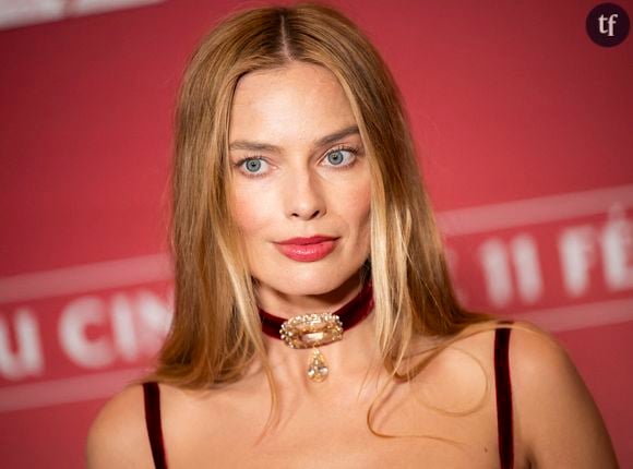 "Est-ce que son mari est d'accord ?" : Margot Robbie époustouflante à Paris, les trolls sexistes ne la ratent pas