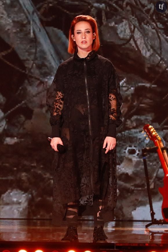 La chanteuse énonce avec méticulosité ses émotions, ses sentiments, quand elle pousse de la voix en concerts pour faire retentir cet hymne aussi fédérateur que Balance ton quoi :  "Libérer ma voix, je crois que ça a libéré d'autres voix. Le soir parfois quand j'arrive au concert c'est dur de l'interpréter. Ca dépend du contexte. Trois quarts de la salle, le point levé.”, énonce-t-elle auprès de francetv.