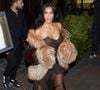 Kim Kardashian s'impose en princesse des ténèbres post moderne et vaguement BDSM dans ces clichés très sulfureux estampillés Mugler. C'est frontal, gothique, sexy, et... "Atroce à regarder", selon ses haters toujours aussi scandalisés.