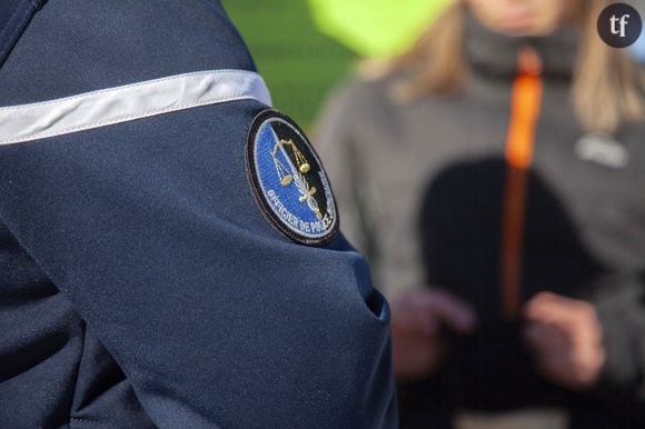 À l'atterrissage, en se réveillant, l'homme aurait déclaré à sa victime : "je suis désolée, je n'ai pas dormi la nuit dernière et j'ai cru que vous étiez ma femme"