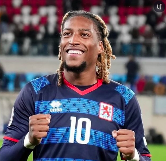 "Il mérite une seconde chance" : Condamné pour violences conjugales, ce footballeur intègre l'équipe de foot nationale, et ça scandalise