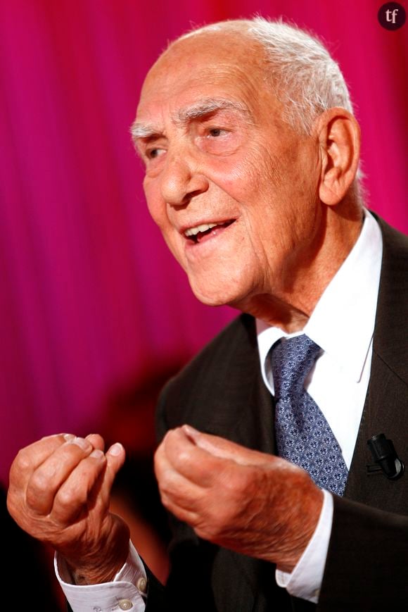 Pour ce qui est de la rigueur intellectuelle et de l'éloquence, plutôt que cette interview pas si transcendante entre Ceylac et Hessel, on privilégiera le papotage entre ledit essayiste et Élise Lucet, au Journal de 29h, il y a une décennie de cela.