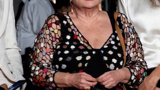 "Superbe", "Ca fait du bien de voir ça" : Josiane Balasko s'assume en bikini sans complexes à 75 ans sur ces photos "généreuses", la star défie l'âgisme avec jubilation