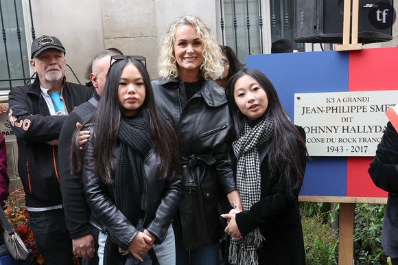 Elle est la fille aînée de Laeticia et Johnny Hallyday, adoptée au Vietnam en 2004. Le couple a ensuite adopté Joy en 2008, au Vietnam également.