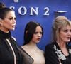 "Incroyable", "tellement belle" : Fidèle à Morticia Addams, Catherine Zeta-Jones fait sensation sur le tapis rouge de Mercredi