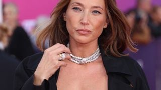 "Hallucinante", "sublime" : Laura Smet "sidérante" en dentelle, entre classe et sensualité, l'anti fashion faux pas