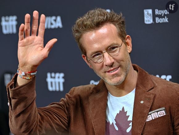 Ryan Reynolds “odieux” avec un enfant sur le tapis rouge du TIFF, la vidéo fait un énorme bad buzz