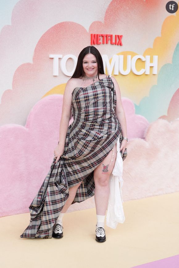 "Horrible, comme son jeu d'actrice" : Megan Stalter (Too Much de Netflix) rend fous les haters avec cette tenue en carton