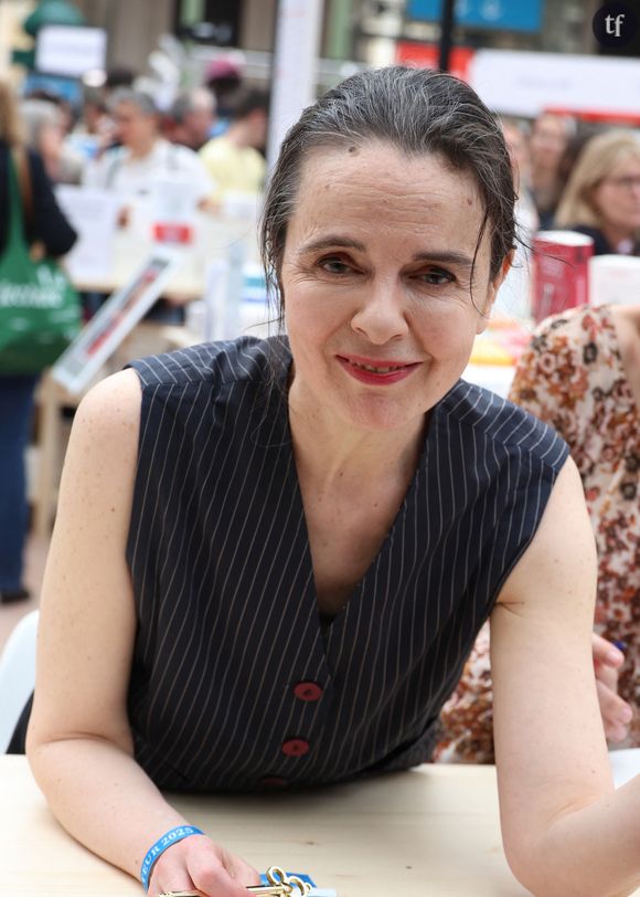 Elle explique dans l'émission de Europe 1 présentée par Thomas Isle : "J'étais incontrôlable plus jeune, on disait de moi : Il faut la marier celle-là ! Comprendre : il faut faire quelque chose pour la modérer et poser des limites. Mais mon père a toujours aimé la liberté et disait : elle fera exactement ce qu'elle voudra. Il a raison, personne n'a envie d'épouser un tableau de Caravage"