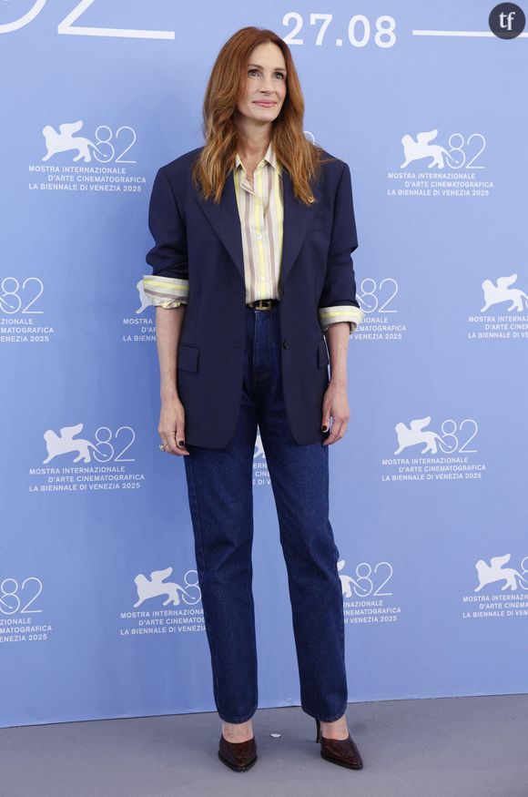 “Une légende !” : à 57 ans, Julia Roberts se dévoile amoureuse et rayonnante et éblouit la Mostra de Venise avec ses looks glamours