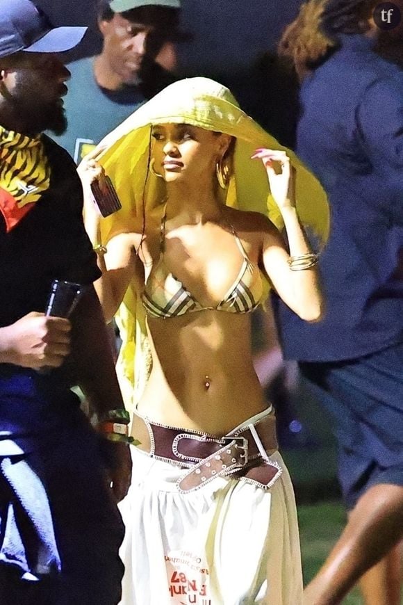 Sur scène, Tyla et Becky G prônent une liberté de style, et de mouvements, qui n'est pas sans rappeler celle, érigée en signature, d'artistes comme Cardi B ou Meghan Thee Stallion.