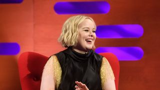 Elle refuse d'être réduite à ses courbes et ses formes : la superstar de Bridgerton "se fout" du "body positive", elle s'explique