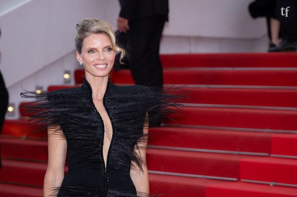 Son livre fait l'effet d'un coup de tonnerre en raison des révélations de violences sexuelles qui livre sur les coulisses sombres du concours Miss France.