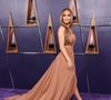 Sur les réseaux sociaux, certains annoncent tout de suite qu'ils n'iront pas voir le film, d'autres se demandent "qui continue de donner des rôles à Jlo".