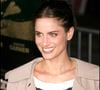 “J’ai dit au metteur en scène : dis moi tout. Qui dois je embrasser aujourd’hui ? Auprès de qui dois je me déshabiller ? Où dois je me mettre au juste ?”... Cela, c’est ce qu’évoque très librement Amanda Peet auprès de People. La star de grands succès d’hier (on la voit également dans le 2012 de Roland Emmerich) confesse la curiosité de son quotidien d’actrice lors de ces scènes jamais évidentes…
