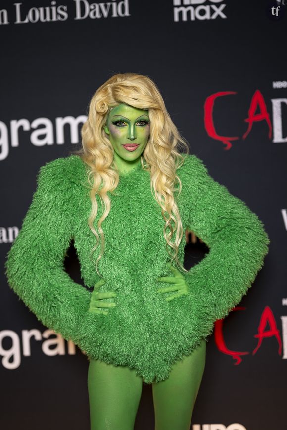 Les haters sont véhéments hélas et la qualifient de tous les noms. Triste.