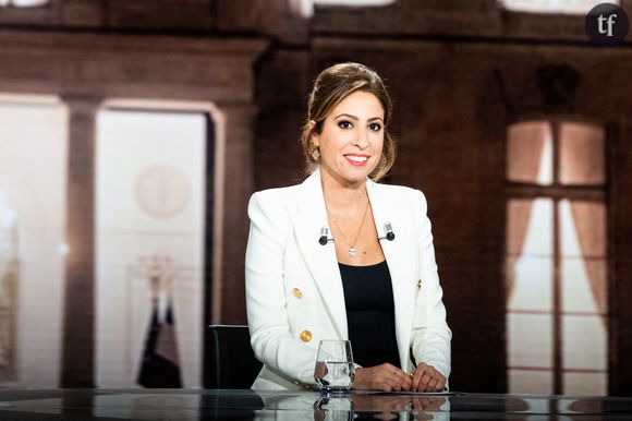 Léa Salamé et Raphaël Glucksman, c'est le couple médiatico politique le plus commenté de France. Et pas le plus fédérateur. En témoignent, d'acerbes réactions engendrées par cette grande décision d'ors et déjà annoncée par la journaliste : si son compagnon choisit la course électorale, alors, elle se mettra en retrait du JT. Ce n'est pas si étonnant.