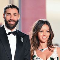 "C'est sa fille", "elle fait très jeune" : Karim Benzema officialise avec sa petite-amie sur le tapis rouge de Cannes... Et le couple se fait critiquer