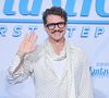 Pedro Pascal ne veut plus être rasé pour un rôle

Lors d'une interview "Agree To Disagree" de LADBibble avec sa co-star de The Fantastic Four:First Steps, Vanessa Kirby, où ils ont été invités à débattre pour savoir si les moustaches sont plus sexy que les barbes, la star de The Last of Us a parlé de ses anciens looks. Pedro Pascal a longtemps arboré une barbe, mais un rôle l'a obligé à être rasé de près. Il s'agissait du méchant Maxwell Lord dans "Wonder Woman 1984", la suite de super-héros de Patty Jenkins et Gal Gadot, sortie simultanément au cinéma et sur HBO Max le jour de Noël 2020. "Dans Wonder Woman 1984, j'étais tellement horrifié par mon apparence. J'ai adoré le film, mais j'étais tellement horrifié par mon apparence que je n'y suis jamais retourné, sauf en cas d'absolue nécessité", a-t-il déclaré.