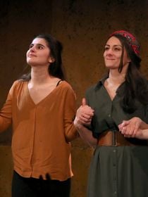 Théâtre : On a vu le poignant "4211 KM" au  Studio Marigny, un cri de révolte iranien couronné aux Molières et de retour sur les planches