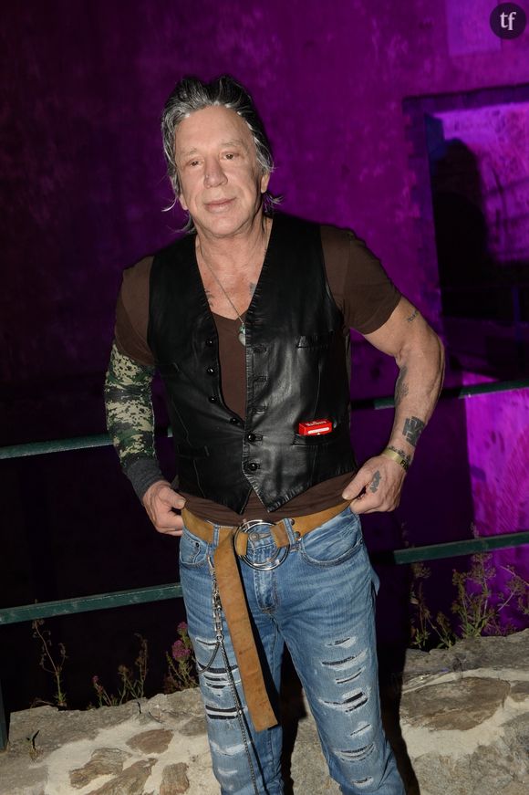 Que devient Mickey Rourke ? Le sex symbol des années 80 semble guère susceptible d'opérer un grand come back 17 ans après The Wrestler de Darren Aronofsky. Une célèbre actrice l'accuse de violences et décrit un véritable enfer sur un tournage...