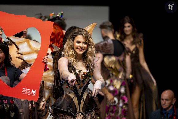 Juju Fitcats inspire ses millions de fans, que l'influenceuse de 30 ans célèbre son corps au gré de publications body positive, ou qu'elle assume comme jamais... Ses cheveux blancs. Qu'elle dit arborer depuis 20 ans.