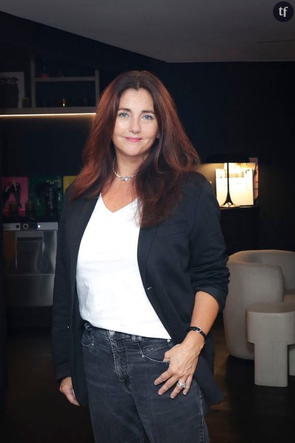 "Oui les femmes de cinquante ans et plus ont surtout droit aux seconds rôles dans la plupart du film... A part quand évidemment on parle des actrices les plus bankable, bien sûr", précise la comédienne. Qui pense on s'en doute aux Deneuve, Huppert, Adjani... Des exceptions en vérité, qui ne font pas règle du tout. "Ce qui m'étonne surtout c'est qu'il n'y a pas plus de femmes que cela qui écrivent sur les femmes !", ajoute Cristiana Reali.