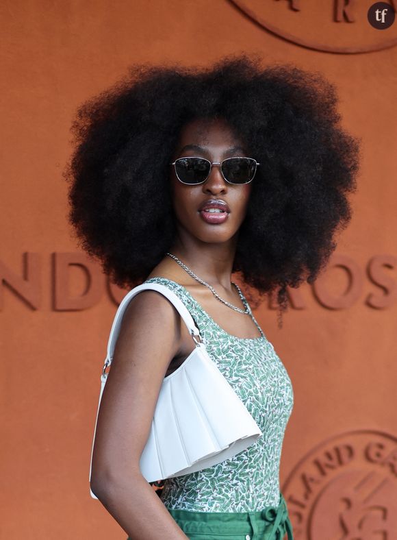 "Elle sort de l'asile", "Cinglée", "Elle perd la boule après avoir échoué à la Star Ac", "Elle se prend pour Beyoncé dans sa tête", "Elle a pris quoi ?!" : voilà le flot de réactions haineuses qui déferlent sur TikTok.