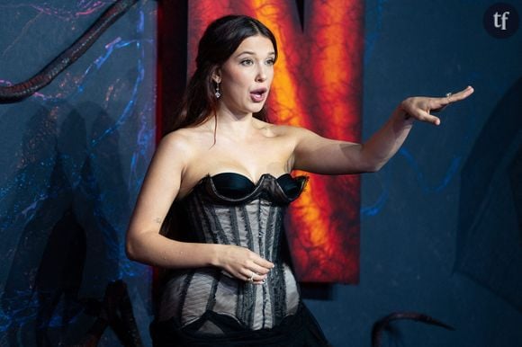 “On dirait une daronne” : Millie Bobby Brown fait débat avec ce nouveau look (et si on la laissait enfin tranquille ?)