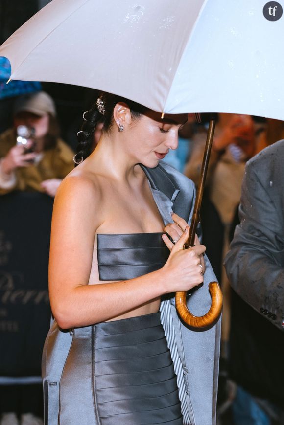 Cependant, le média musical Dazed prend sa défense : non non non, Lorde n'a rien d'une supportrice "MAGA", d'une artiste du camp Trump - accusation dont ont été sujettes des popstars aussi diverses que Lana Del Rey et Katy Perry. Selon le magazine, Lorde a juste décidé de confier sa réticence intime concernant les moyens de contraception actuels.
