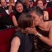 "L'amour !" : la géniale Jodie Foster embrasse sa femme pour fêter sa victoire aux Emmy Awards