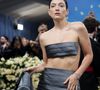 Lorde a décidé de faire de son come back musical, à une époque qui loue davantage ses consoeurs Billie Eilish et Charli XCX, une réussite médiatique... En tout cas, de susciter controverses et débats, en alignant les prises de position lunaires. Dernière "take" en date, ces déclarations très clivantes que la contraception. Qui valent à la popstar d'être qualifiée d'artiste féminine très ambivalente sur le sujet, voire carrément... de pro Trump. Pas forcément connu pour ses élans progressistes envers la contraception et l'avortement donc.
