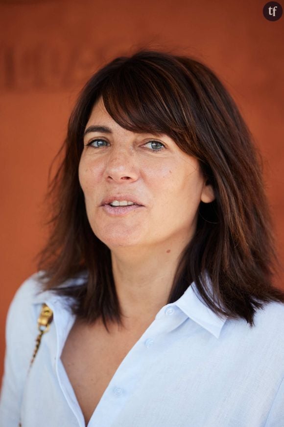 "Elle a grossi. Elle est mal maquillée. Elle devrait se faire couper les cheveux…", sont autant de commentaires dont on se passerait volontiers et que reçoit sur les réseaux sociaux Estelle Denis, chaque jour. Et encore, elle n'évoque pas forcément l'étendue de ses messages privés et autres demandes anonymes.