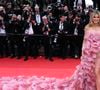 Heidi Klum a fait une apparition éblouissante dans une robe à volants signée Elie Saab, avec une traîne XXL.