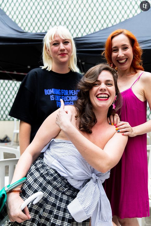 Mahaut Drama  est une des plus incisives plumes de Quotidien, passée par Radio Nova et France Inter. Humoriste queer et féministe, body positive et virulente, elle assène en sous-vêtements un message délicatement acidulé sur ces photos irrévérencieuses.