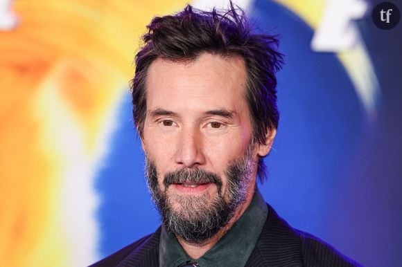 Une artiste féminine aux cheveux gris, en couple avec un acteur hollywoodien, ne peut malheureusement pas éviter son lot de critiques. Alexandra Grant, artiste visuelle de 51 ans, est la compagne de l'acteur canado-américain de 60 ans Keanu Reeves.