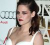 En direct de la Croisette, Kristen Stewart, l'icône de toute une génération sidère les internautes avec ses tout premiers pas derrière la caméra. Et ses looks toujours avant gardistes qui suscitent autant l'adoration... Que la haine gratuite.
