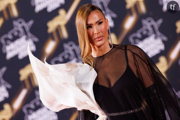 "La chirurgie réparatrice est exceptionnelle, j’y ai eu recours pour ma poitrine parce que j’ai allaité mes trois enfants, a-t-elle déclaré. Si on l’utilise avec discernement, la médecine esthétique peut permettre de mieux vieillir."