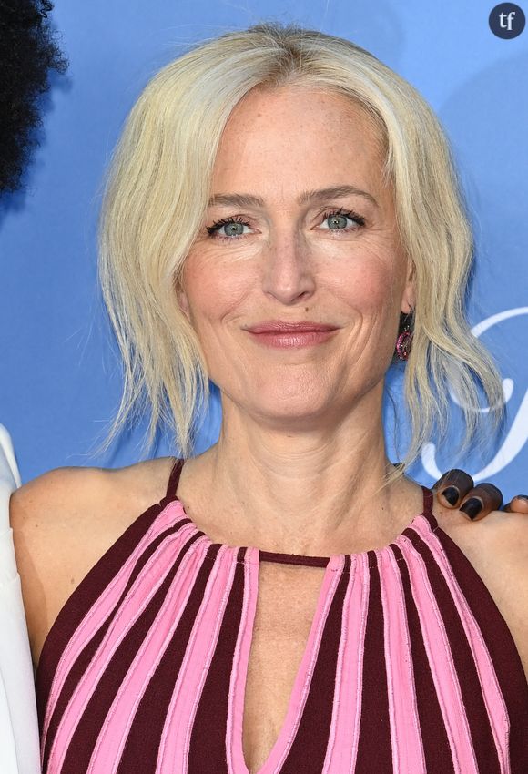 Gillian Anderson, l'actrice et sex symbol absolu des années 90, incarnation de l'iconique Dana Scully dans X Files, a déclaré son amour pour le cinéma français sur le plateau de "C à vous", à Cannes. Le Festival le plus glorieux au monde lui a donné l'occasion de tresser des lauriers à notre chère exception culturelle, célébrée d'ailleurs dans le dernier film en date de Richard Linklater, Nouvelle Vague.