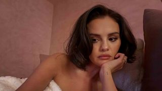 C’est quoi cette folle théorie du complot sur Selena Gomez qui fait parler Internet ?