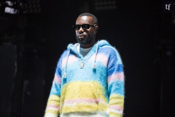 "Tu m'appartiens !" : la femme de ce célèbre chanteur divorce, sa réaction est hyper problématique et "red flag"