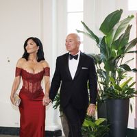 "Défigurée", "mal refaite", "mieux avant" : la femme de Jeff Bezos méconnaissable ? Les internautes choqués par des photos avant/après