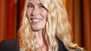 "Indécente", "C'est une exhibitionniste" : la fille de cette mannequin iconique est "son portrait craché" mais les internautes sombrent dans le sexisme