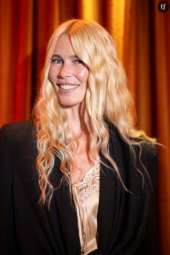 "Indécente", "C'est une exhibitionniste" : la fille de cette mannequin iconique est "son portrait craché" mais les internautes sombrent dans le sexism