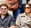 Iris Mittenaere et Antoine Dupont ont profité de la finale Hommes de Roland-Garros pour s’offrir une première sortie officielle en amoureux, se montrant particulièrement tendres et complices dans les tribunes du court Philippe-Chatrier ce dimanche 8 juin.
Les tribunes de Roland-Garros ont fait le plein de célébrités pour la grande finale masculine entre Jannik Sinner et Carlos Alcaraz. Un véritable défilé de stars s’est pressé autour du court Philippe-Chatrier : les actrices américaines Natalie Portman et Lily Collins, le chanteur Stromae ou encore les acteurs Pierre Niney, François Civil et Adèle Exarchopoulos. Parmi eux, Iris Mittenaere et Antoine Dupont ont attiré tous les regards. Entre le capitaine du XV de France de rugby de 28 ans et I'ancienne Miss France de 32 ans, c'est bien plus qu'une belle amitié.