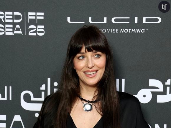 « Toute sa tête a changé ! » : Dakota Johnson accro à la chirurgie esthétique ? Sa transformation physique avant/après est drastique