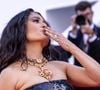 On considère effectivement Salma Hayek comme... Trop maigre, vraisemblablement, sur les photos qui circulent. Une démonstration de body shaming dont on se serait passé.